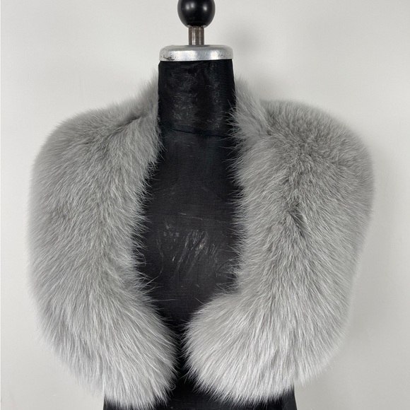 Elegant Gray Fur Collar - Picture 6 of 8